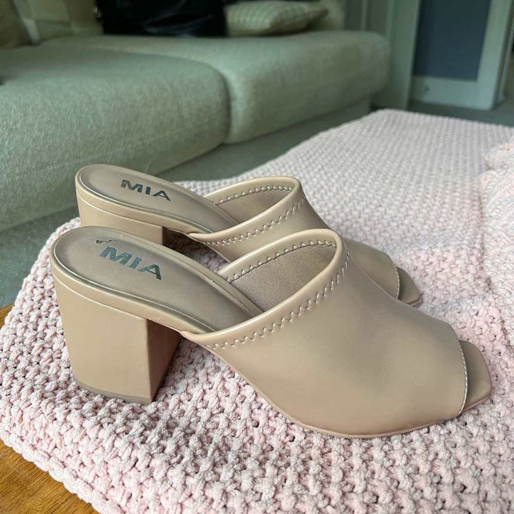 MIA SANDALS